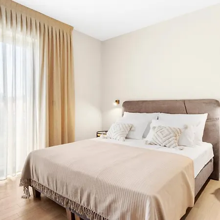 Dafna Villa *